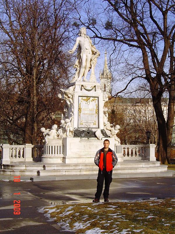Mozart between us (1)
